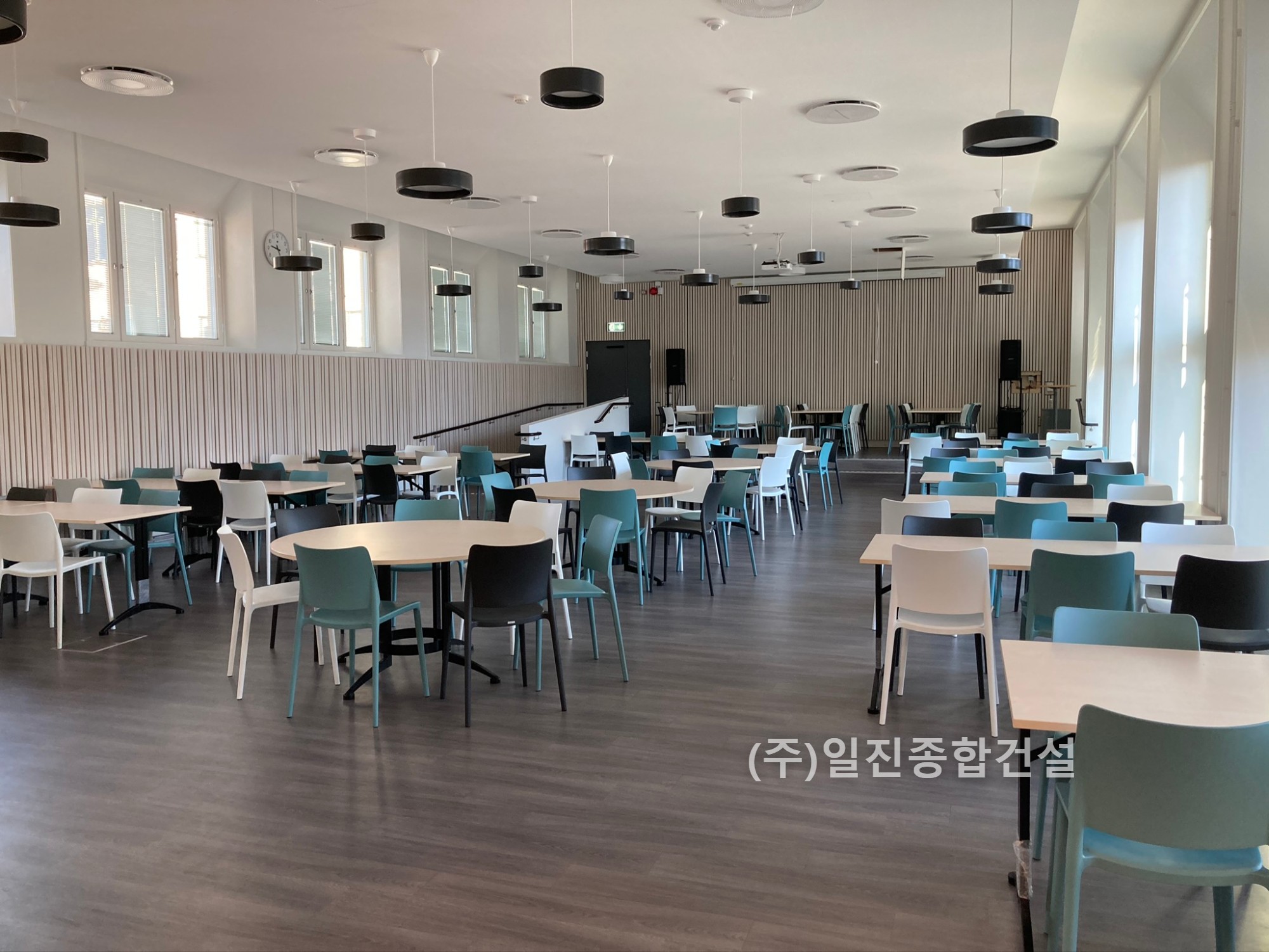 카페 인테리어 공사